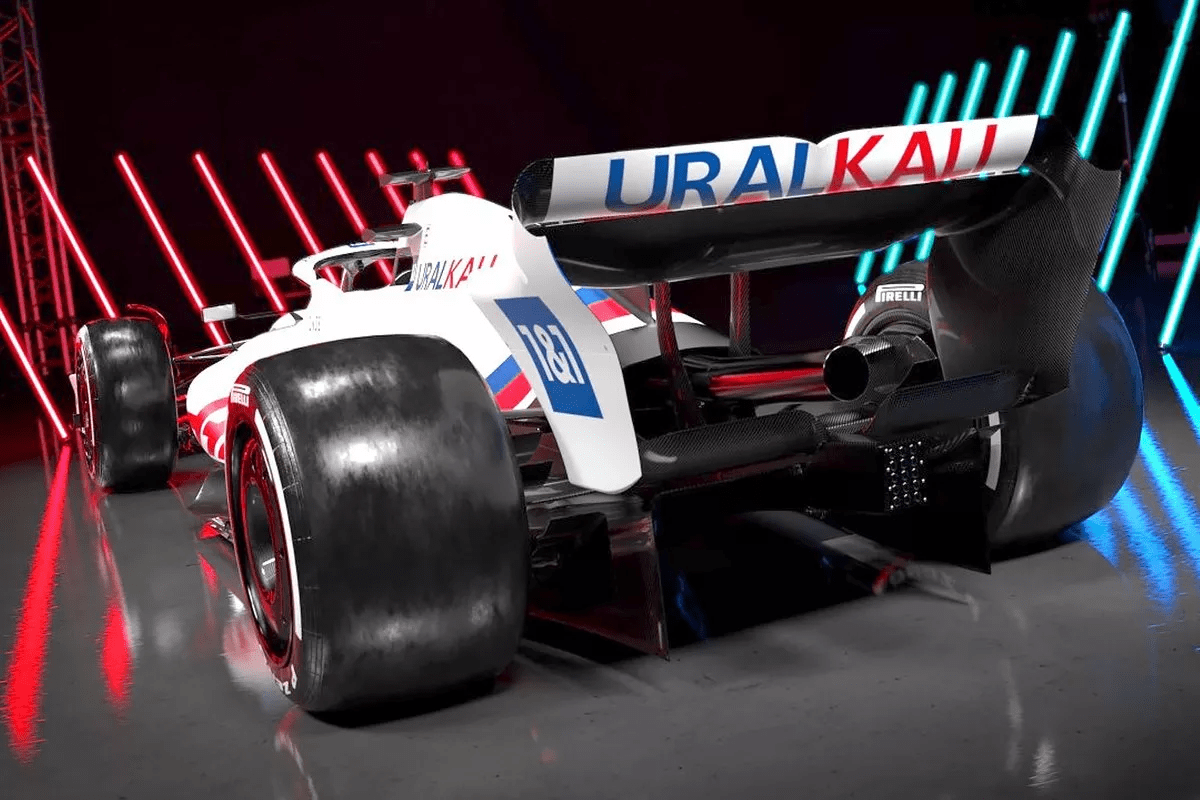 哈斯车队逆转梅赛德斯，塞恩斯惊艳四座