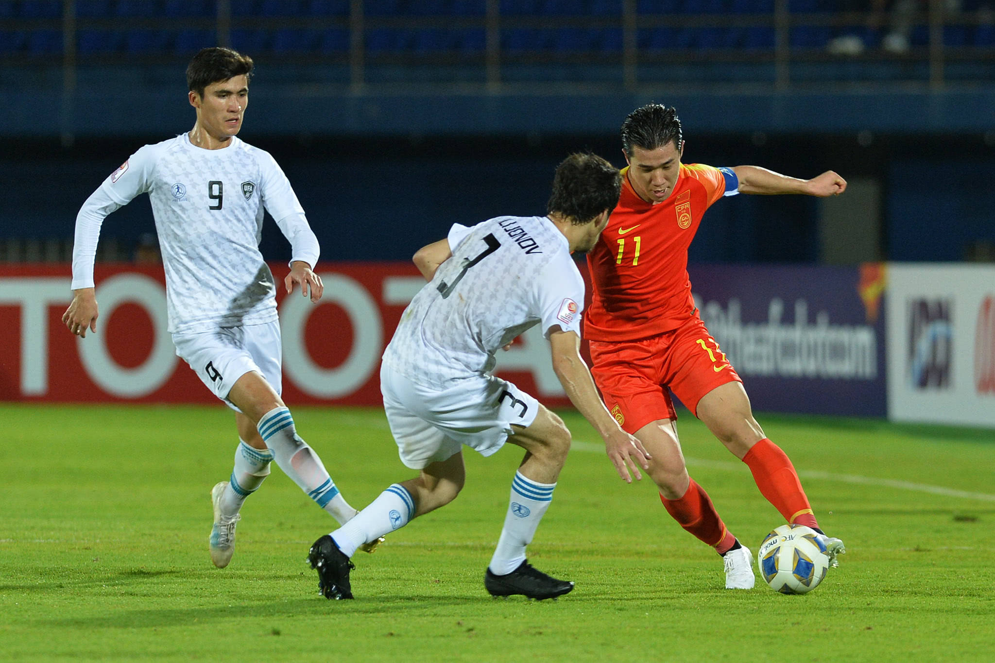 韩国队逆转英格兰队，梁靖崑统治全场