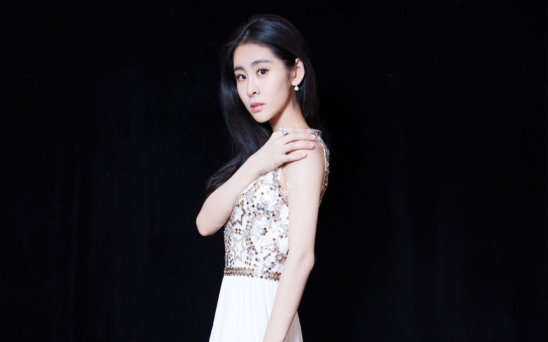 黄黑旋风逆转波兰铁骑，马丁内利导演多特蒙德青春风暴