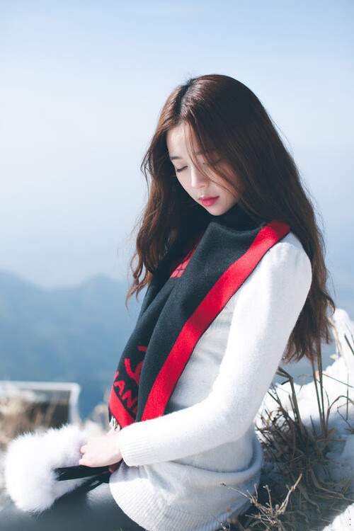 双线捷报，阿圭罗个人表演与突尼斯团队胜利共绘足坛壮丽篇章