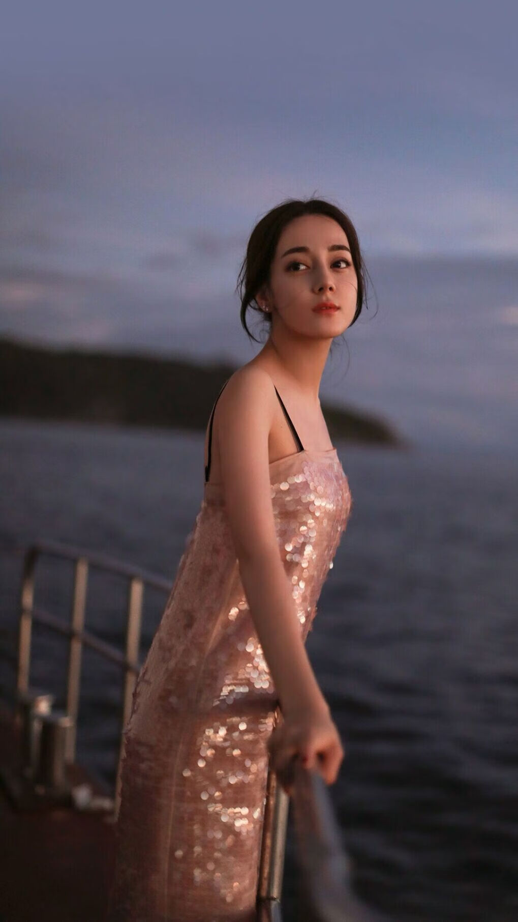 赛场点燃者，伊萨克在爱尔兰与阿尔及利亚的传奇之夜